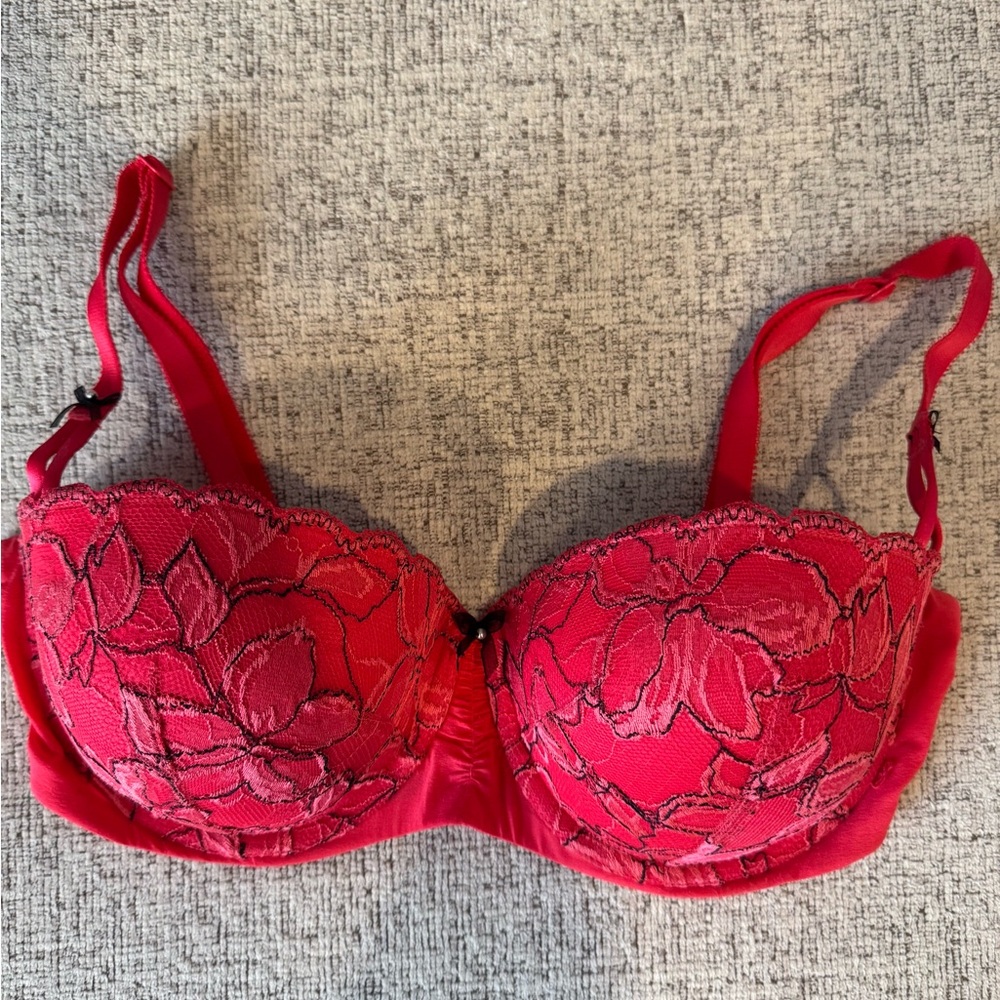 Victoria's Secret Vibrant Red Lace Bra